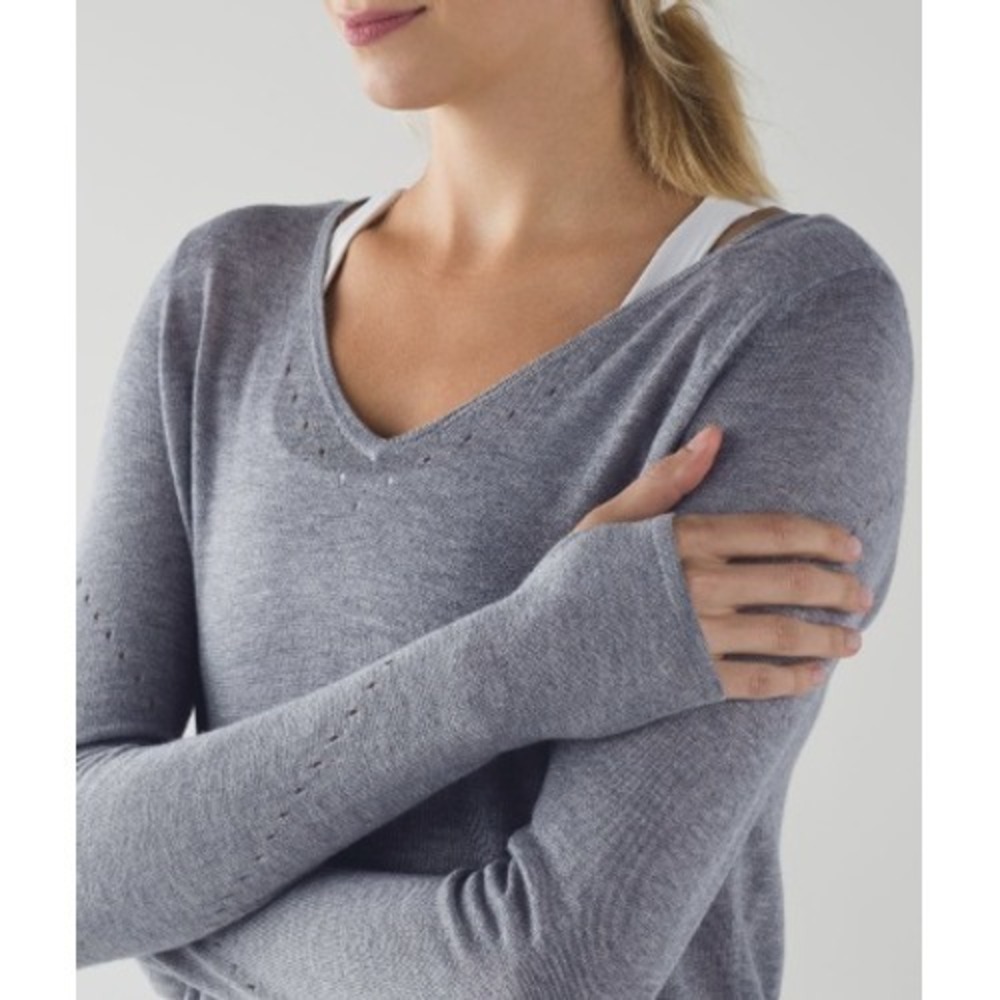 Lululemon Yin Time Long Sleeve Sweater Grey V-Neck Cashmere Blend Size 8